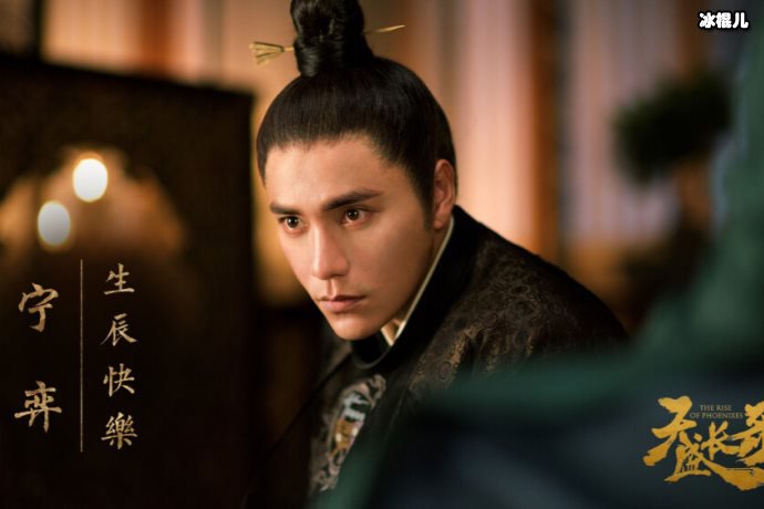 陈坤是热衷公益活动的演员，为短剧《阳台下的武汉》完成配音