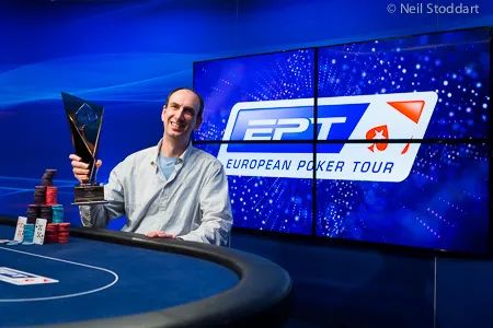 【APT扑克】36岁才开始全职的WSOP主赛亚军，却拿了将近3亿的扑克奖金