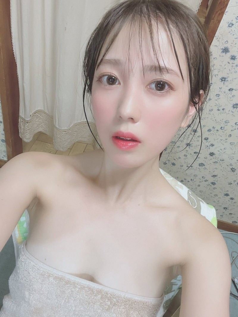 【APT扑克】打败河北彩花！重量级偶像「小湊よつ葉」新作夺下排行榜No.1！