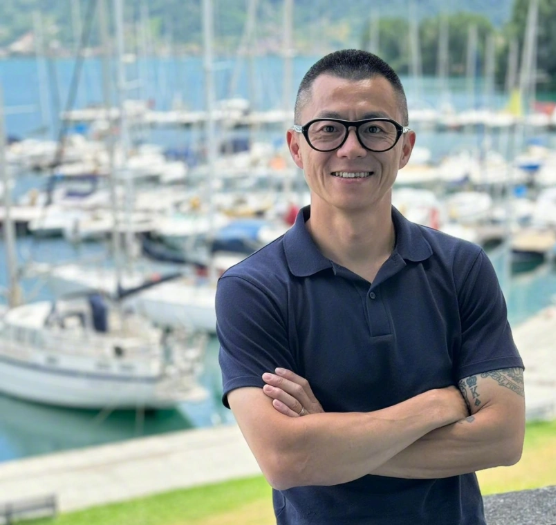 陈震 【APT扑克】总粉丝超2400万 知名车评人陈震多平台账号被禁言