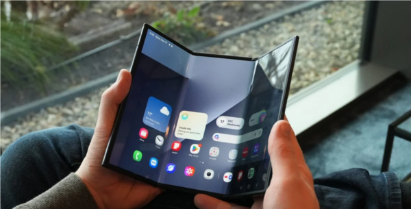 三星Z Tri-Fold 【APT扑克】三星多项产品获CES 2026大奖 折叠屏手机获最高评价