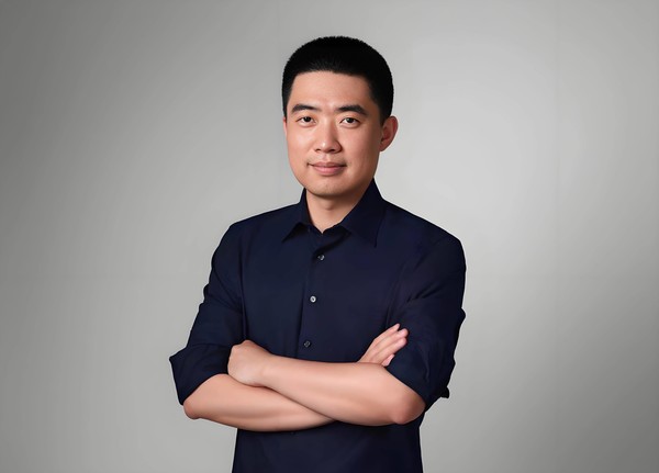 【APT扑克】技术团队重组！曝理想新设人形机器人和软件本体部门