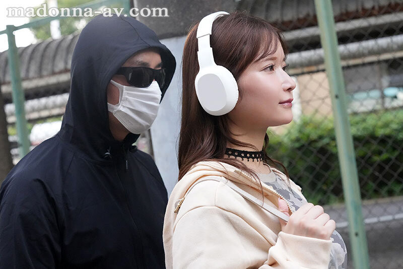 【APT扑克】[JUR-636]耳机是重点！桃园怜奈被30厘米后的痴汉非法侵入了！