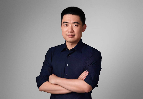 李想:普通人和专家的差距将扩大到1万倍 在AI时代! 【APT扑克】李想:普通人和专家的差距将扩大到1万倍 在AI时代!