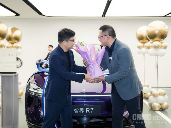 【APT扑克】智界速度!余承东祝全国第一批896线激光雷达车主提车