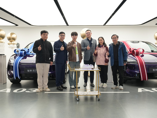 【APT扑克】华系首台896线激光雷达实车交付，智界 R7全国七城同时开启