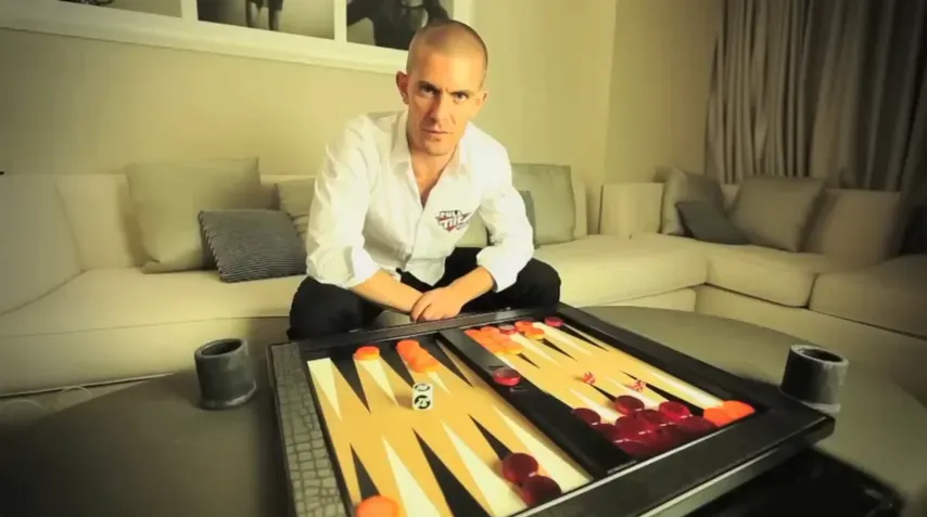 【APT扑克】“我就是个蠢货”——Gus Hansen 的崩塌与重生，从赌桌之神到输光数百万