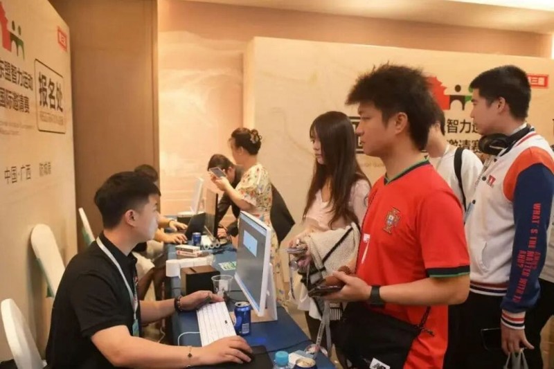 【APT扑克】第三届国门杯次日 | 广西三月三，主赛A组开打共135人次参赛，林峰CL携35人晋级第二轮，邓彪勇夺开幕赛冠军