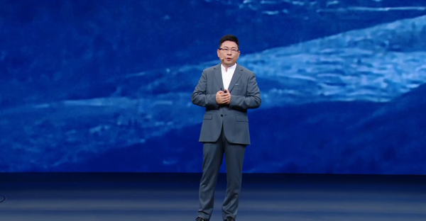 【APT扑克】今夜鸿蒙智行五车齐发 余承东：友商永远也追不上！