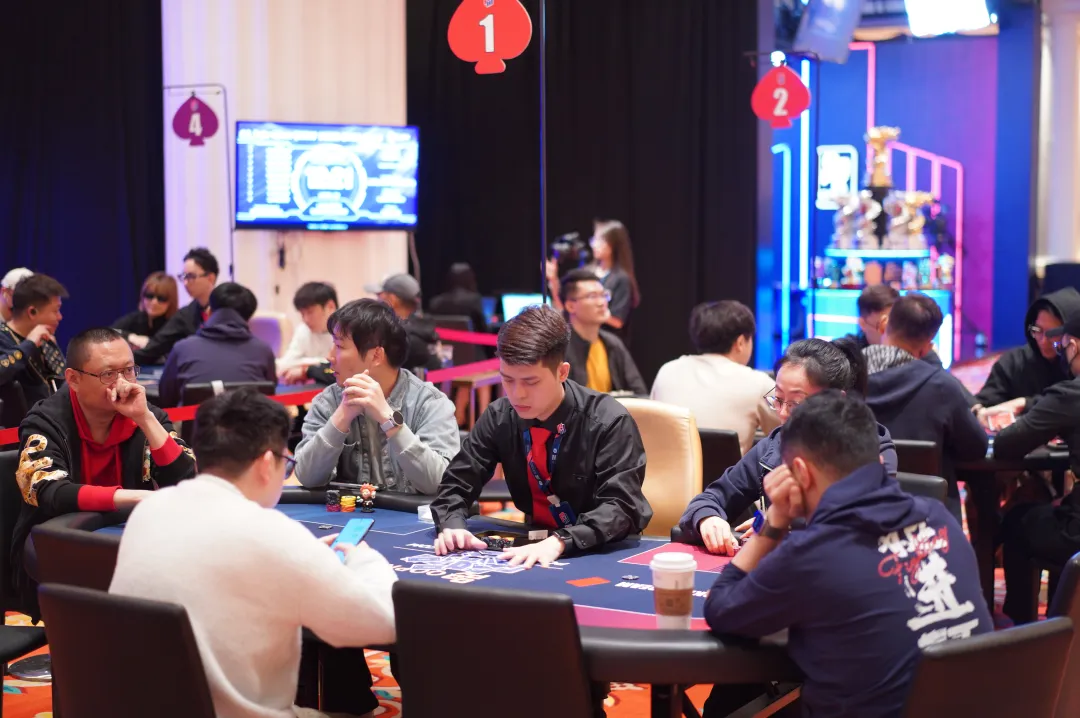 【APT扑克】PD22济州站第二日战报｜8:1 悬殊比分进入单挑，罗爽轻松拿下济州开幕赛冠军！