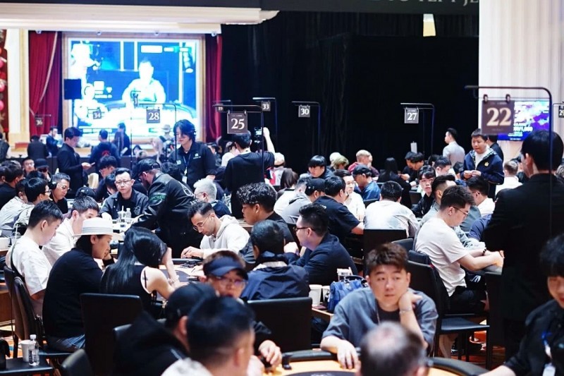 【APT扑克】TLPT济州岛站|主赛B组171人次火爆对战剩余26人晋级!Bai Yunpeng狂揽超80万计分笑傲全场!YIMING LEE斩获巡游豪客赛王冠!