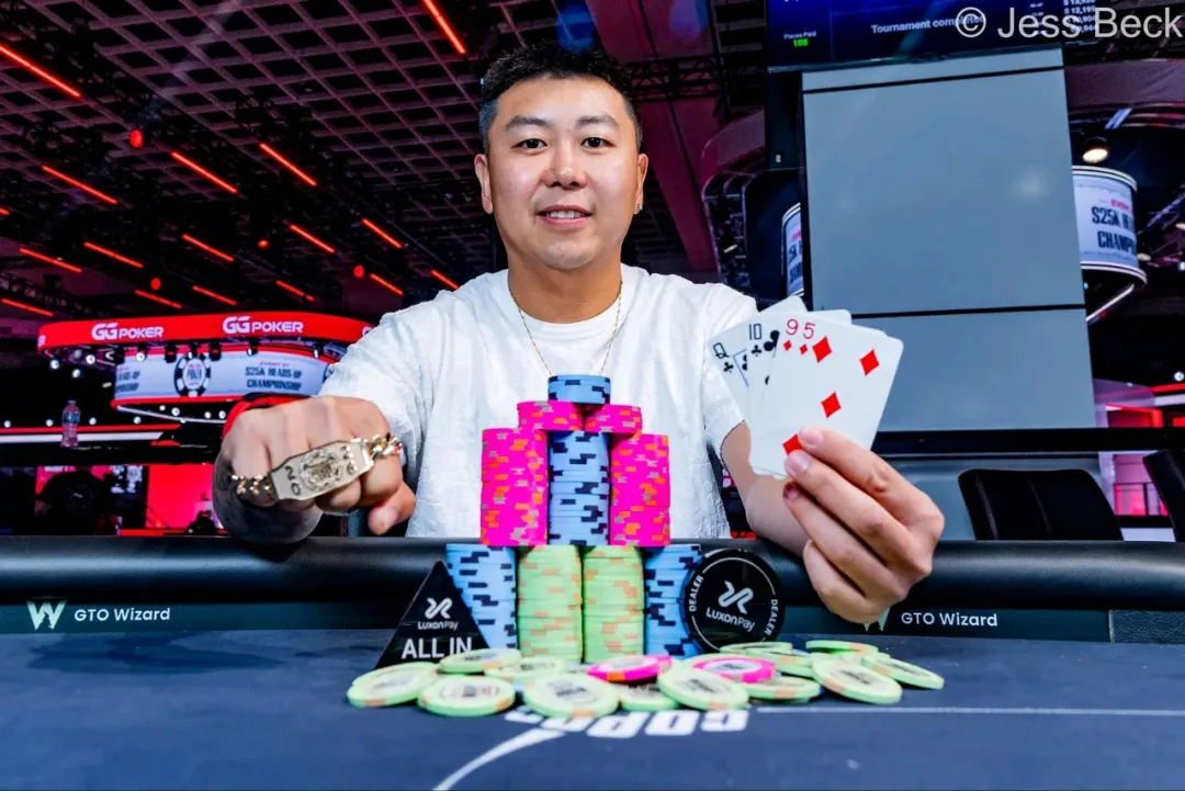 【APT扑克】2026 WSOP | 王阳勇夺$5,000底池限额奥马哈冠军,拿下首条金手链