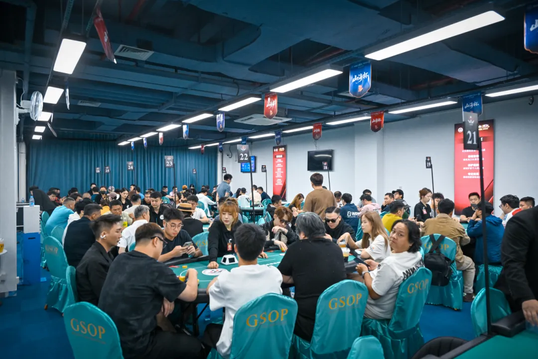【APT扑克】深圳山海杯 | 三日激战，主赛首轮战罢！本次主赛共计521人次参赛，140位顶尖牌手各凭实力顺利突围