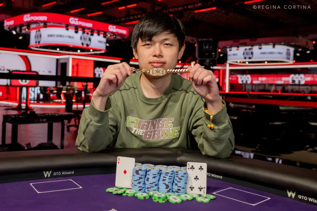 【APT扑克】生涯首进WSOP奖励圈即登顶！华人博士生Honghao Zhang斩获$1500六人桌金手链