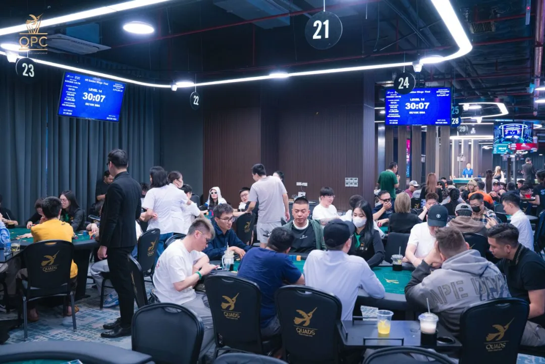 【APT扑克】越南河内QPC Day9｜陈明聪获主赛亚军，冯苗止步第八名；迷你主赛1047人次参赛如火如荼；冯海棣获豪客金翼赛冠军！
