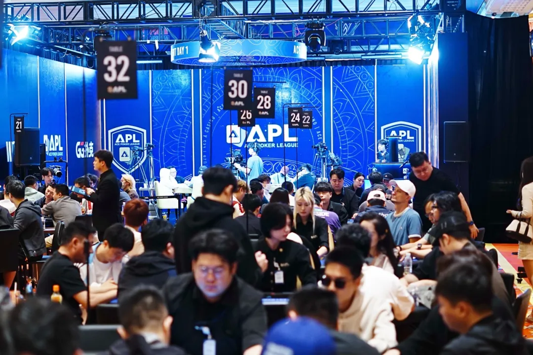 【APT扑克】APL济州岛｜续写高光！主赛狂卷1192人次参赛余172位选手挺进Day2，明日竞逐更高目标！徐杰明加冕系列赛双冠王