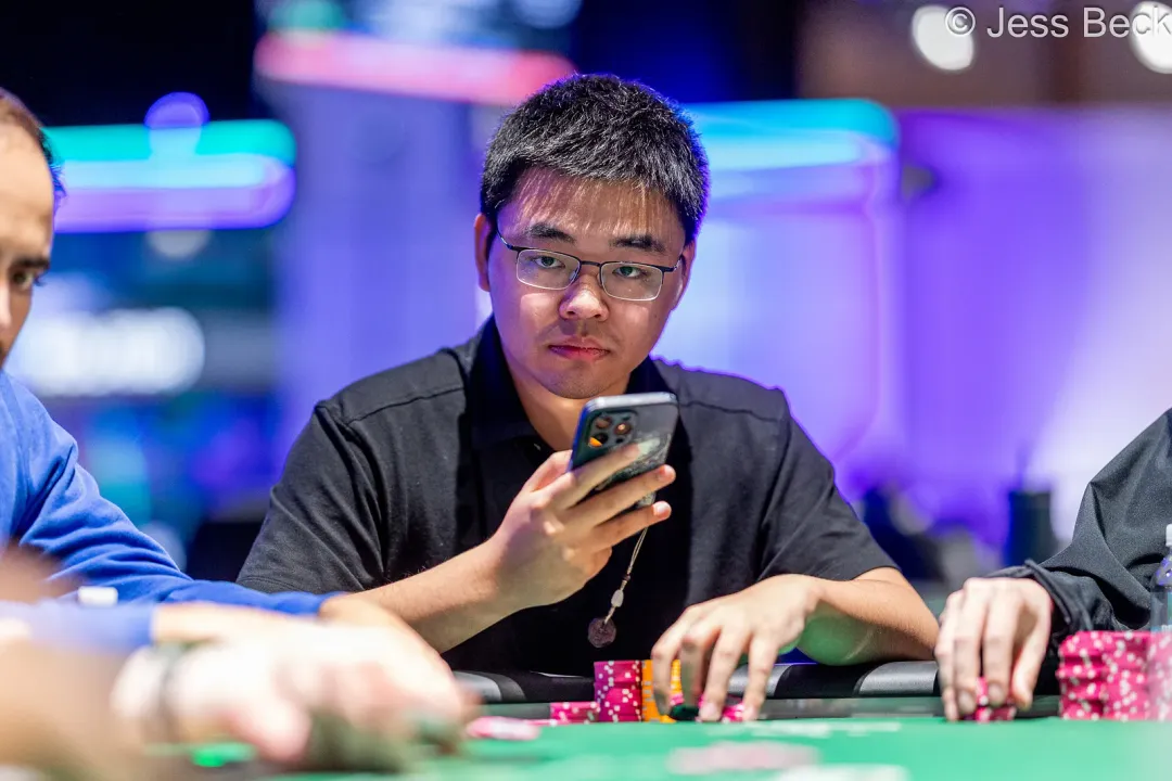 【APT扑克】2026WSOP | 主赛剩62人,唐俊杰记分牌第七,携手Tianle Wang、章聪雅挺进Day7
