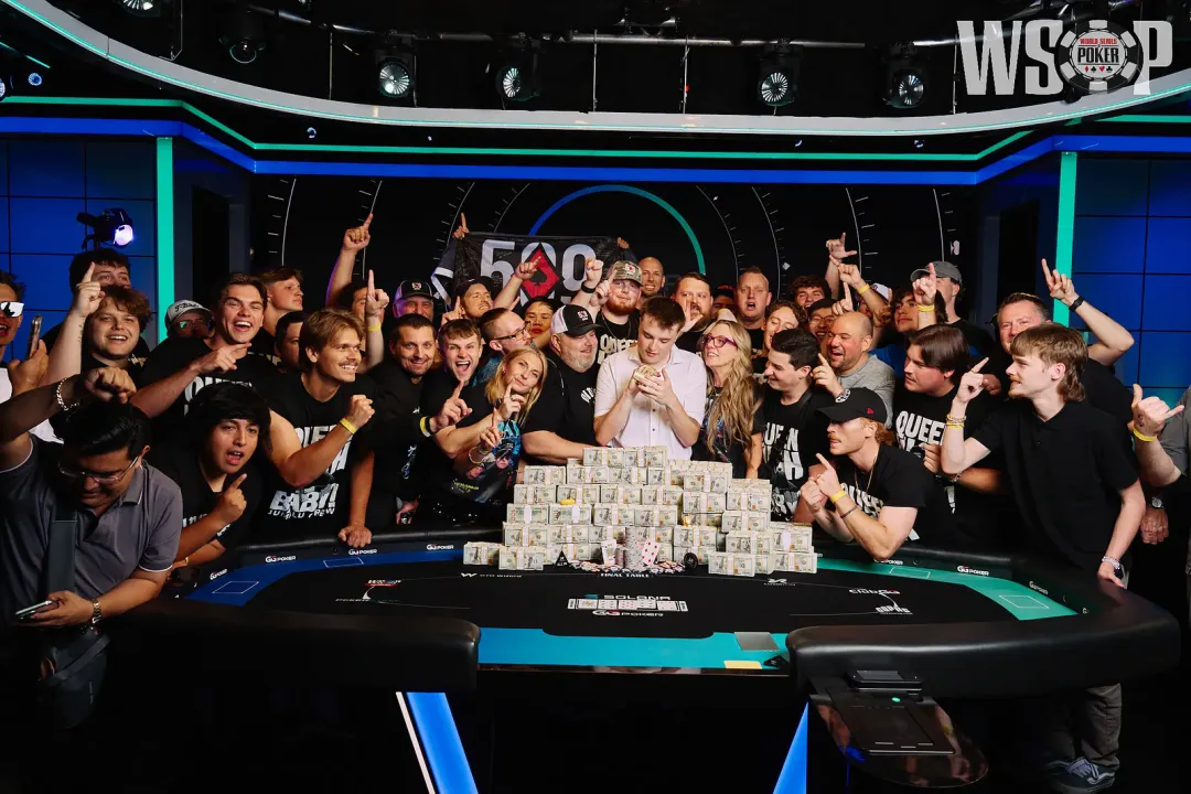 【APT扑克】WSOP主赛事单挑J3o抓诈同花，英雄式跟注还是世纪自杀？