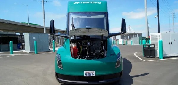 卡车 【APT扑克】谷歌联手Nevoya部署25辆电动重卡 押注零排放货运