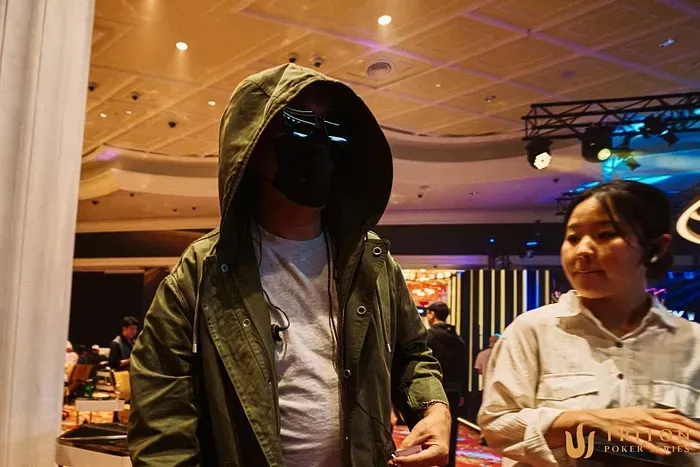 【APT扑克】85同花玩命偷鸡一把打光百万筹码,只差一步进钱圈!