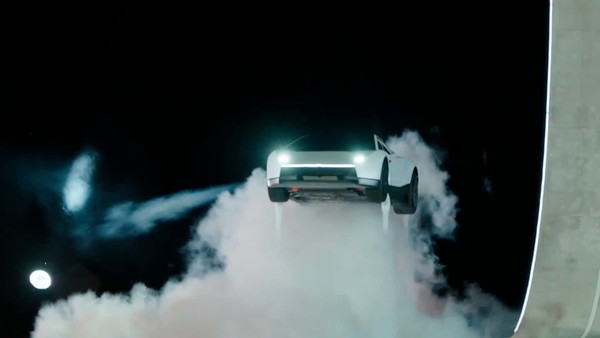 特斯拉第二代Roadster 【APT扑克】零百近1秒!特斯拉发布第二代Roadster 计划2028年上市