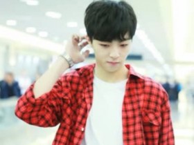 【APT扑克】陈立农和妈妈同框上节目,何炅夸赞年轻漂亮网友:还以为是姐弟关