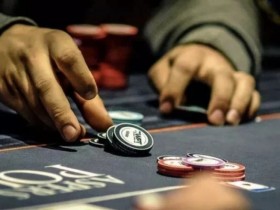 【APT扑克】牌局分析:花顺双听面对翻牌加注,怎么打?