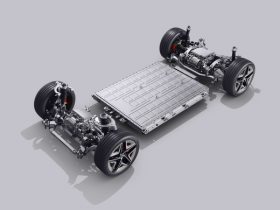 【APT扑克】8月中国动力电池装车量排名:宁德独占七成三元锂市场