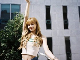 【APT扑克】BLACKPINK Lisa喜迎23岁生日,发布限量个人影集《0327》留念!