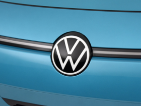 【APT扑克】2025年上半年全球车企研发费用排名:国产最高第五