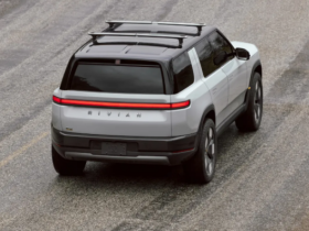 【APT扑克】Rivian R2开启交付仅一周后裁员数百人 加速推进降本增效