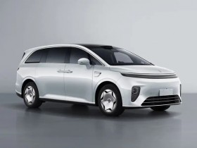 【APT扑克】享界V8实车图曝光:告别传统方盒子 形态类似SUV