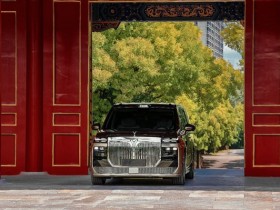 【APT扑克】岚图梦想家9实车曝光!双拼车色+升降立标太霸气